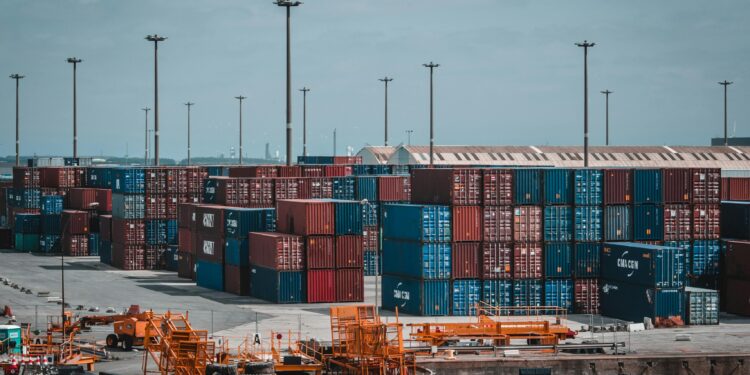 East Coast Port Longshoremen Strike Ends With Tetaative Deal, Halts Billions in Trade