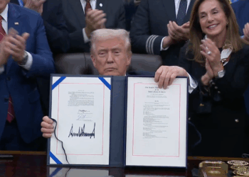 43-Day Shutdown Ends as Trump Approves Funding Legislation