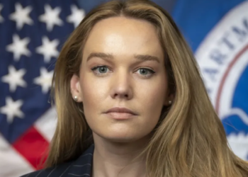 Homeland Security to Acquire Six Boeing 737s for ICE Deportations